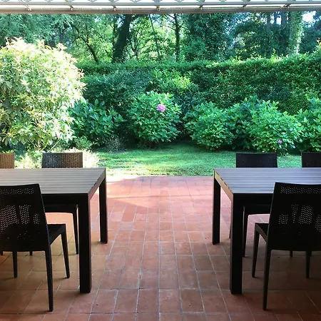 Sibel Con Piscina In Versilia Massa (Tuscany)