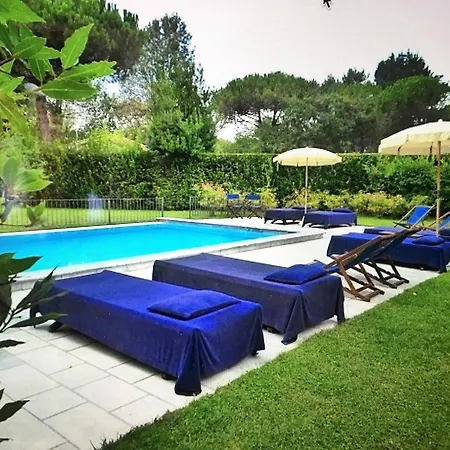 Villa Sibel Con Piscina In Versilia